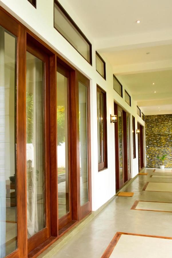 Hiru Lagoon Negombo Esterno foto
