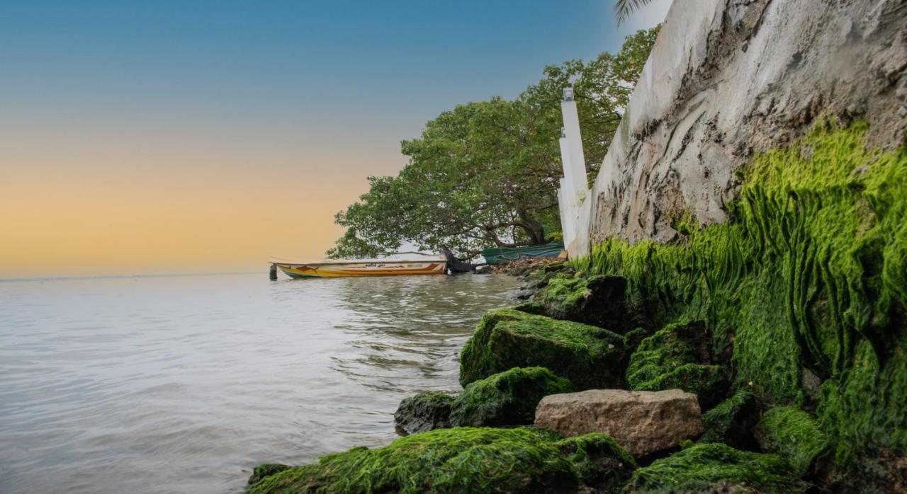 Hiru Lagoon Negombo Esterno foto