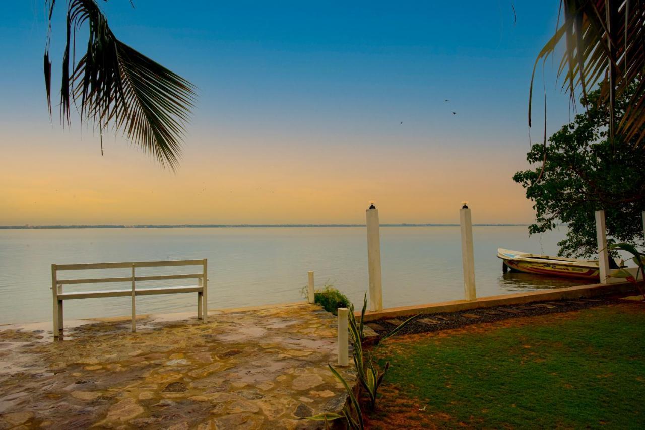 Hiru Lagoon Negombo Esterno foto