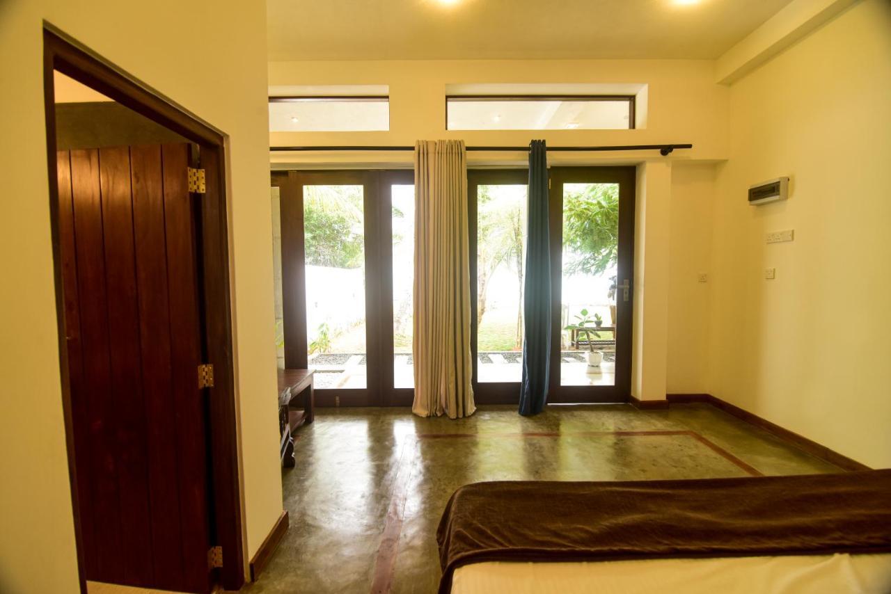 Hiru Lagoon Negombo Esterno foto